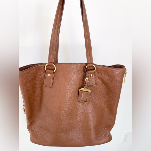 Authenticity 💯 PRADA - Picture 2 of 10